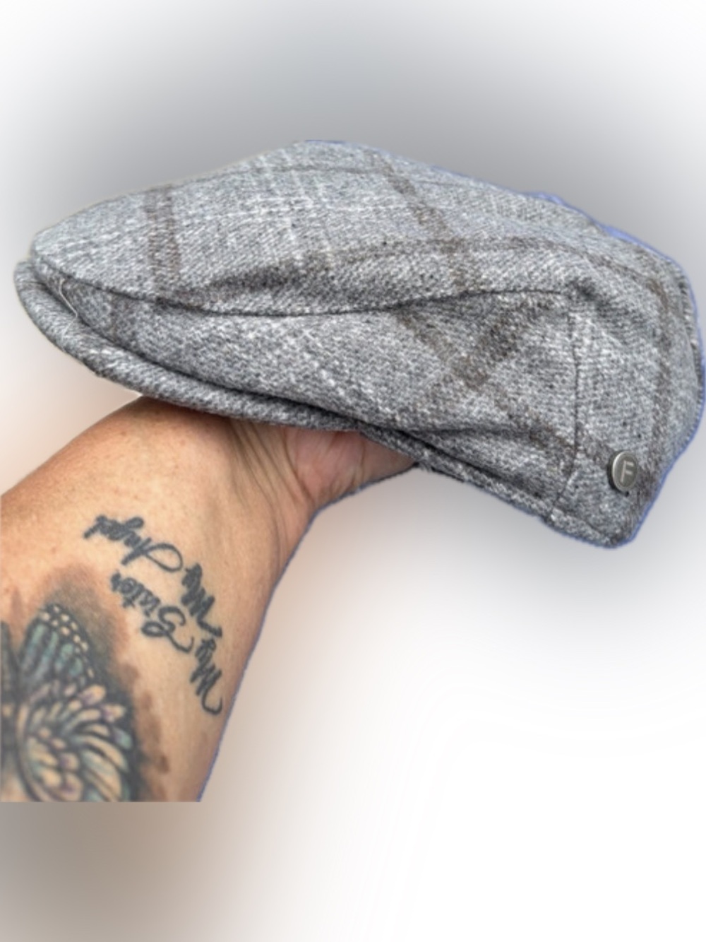 Men’s stylist hat with hideaway ear flaps